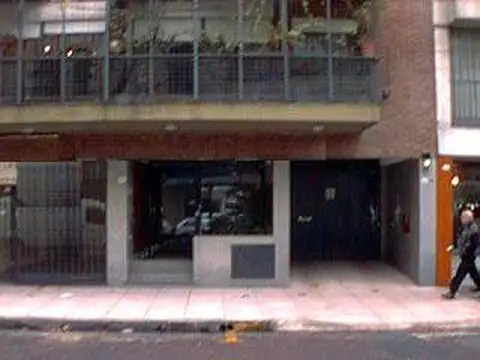 DUPLEX - MUY LUMINOSO - EXCELENTE ESTADO  - FRENTE CON BALCON - TERRAZA PROPIA - A MTS. SUBTE "B"