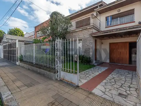 Casa en Venta  Villa Pueyrredon + Cochera y Jardin