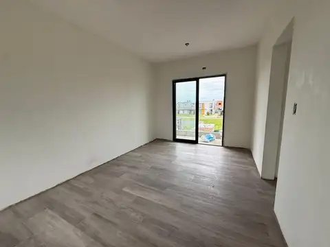 VENTA CASA 4 AMBIENTES BARRIO CERRADO CON PILETA