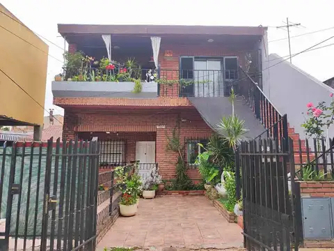 Depto Tipo Casa en Venta con 1 cocheras