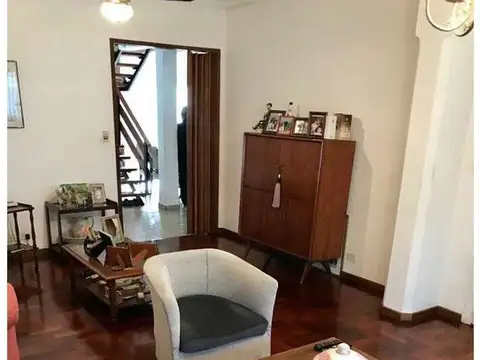 Casa 5 ambientes con 4 baños