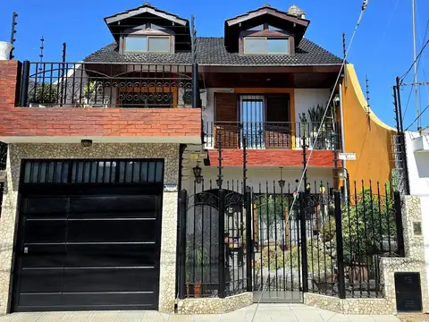 CASA CHALET 4 AMB COCHERA PATIO PARRILLA TERRAZAS