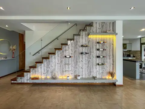 Casa de 4 dormitorios con jardín y pileta en San Sebastian, Funes