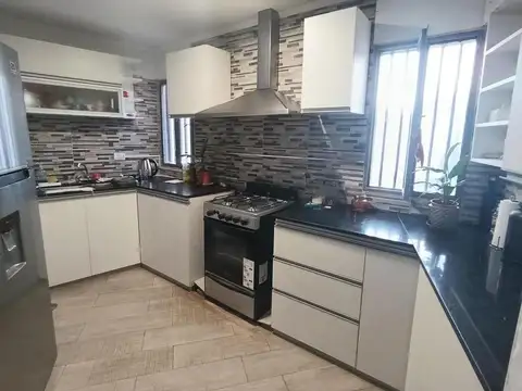CASA EN VENTA 2 DORM.  MARQUES DE SOBREMONTE.