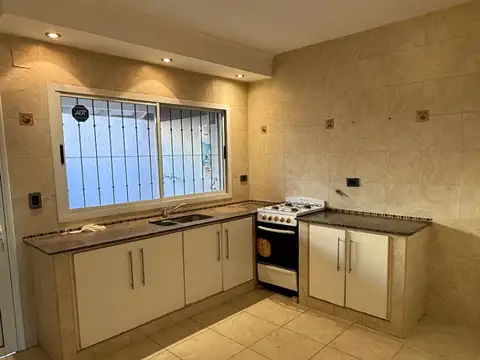 Casa en Alquiler con 2 cocheras