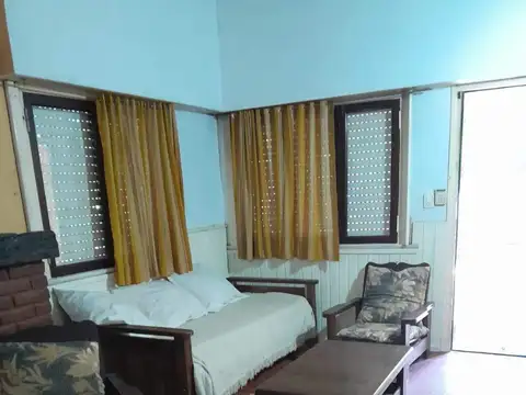 ALQUILO CHALET Z/CENTRO ENTRADA Y ESPACIO PARA AUTOS Y FONDO: A2189