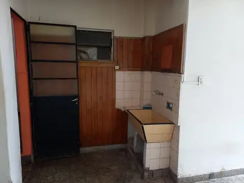 CASA - 3 AMBIENTES - MUY BUENA UBICACION