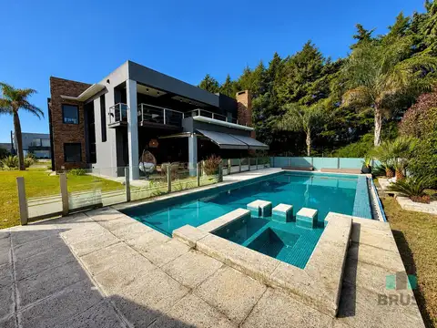 Casa en Venta en Los Naranjos, USD 450.000