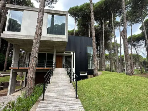 Departamento en venta - 4 Dormitorios 2 Baños - 1.117Mts2 - Carilo