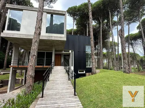 Departamento en venta - 4 Dormitorios 2 Baños - 1.117Mts2 - Carilo