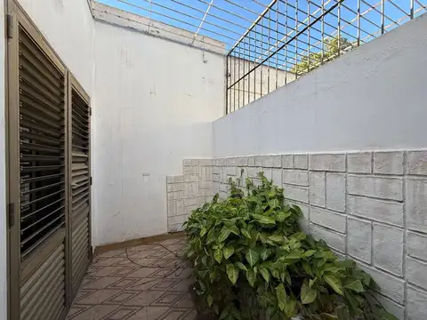 VENTA CASA, 2 DORMITORIOS, BARRIO ITURRASPE!