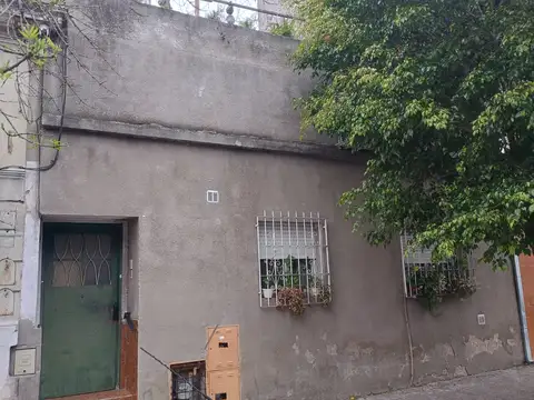 DEPARTAMENTO TIPO CASA DE 3 AMBIENTES, CON PATIO Y TERRAZA   PLANTA BAJA A LA CALLE  