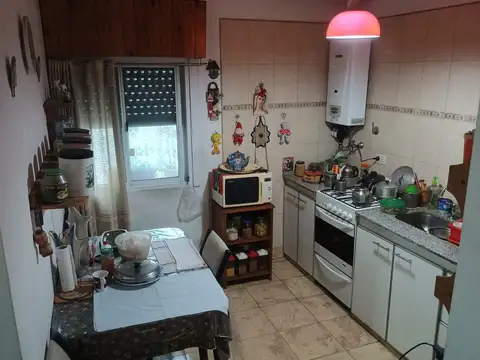 DEPARTAMENTO TIPO CASA DE 3 AMBIENTES, CON PATIO Y TERRAZA   PLANTA BAJA A LA CALLE  