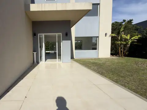 Casa en Venta con 4 cocheras