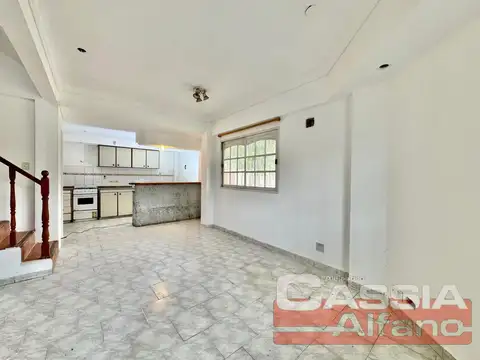 Depto Tipo Casa 6 ambientes con 2 baños