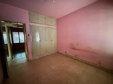 Casa 6 ambientes con 2 baños