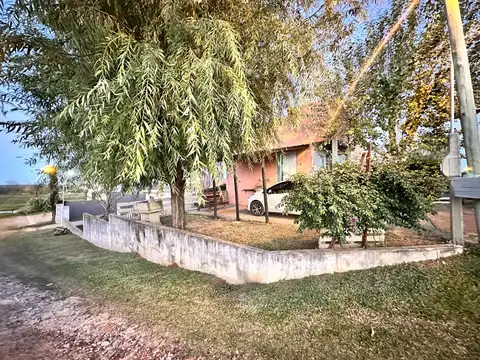 Casa 2 dormitorios c/ Monoambiente- Barrio Cicle, Artalaz