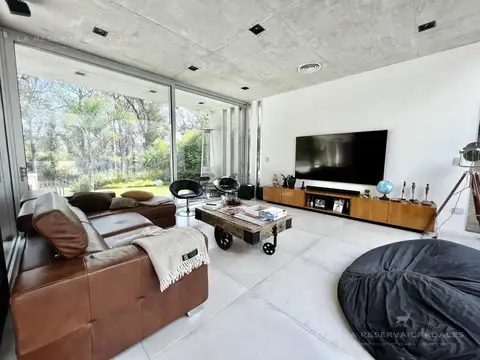 Casa 7 ambientes con 4 baños
