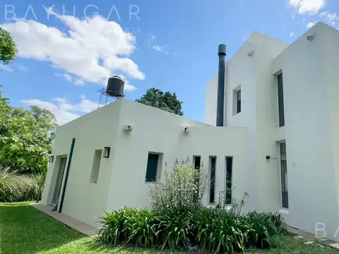 Casa en Venta con 2 cocheras