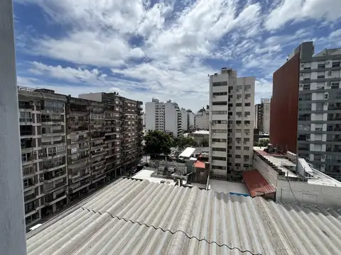 Italia 945 (06-03) con cochera - Alquiler