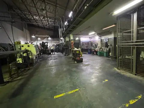 DEPÓSITO GALPÓN 5 AMBIENTES SOBREPISO