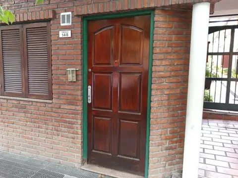 Departamento de 3 ambientes en alquiler en Ramos Mejia a una cuadra y media de Avenida de Mayo