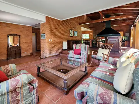 Casa 6 ambientes con 5 baños