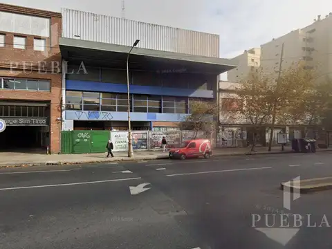 ¡IMPERDIBLE EDIFICIO COMERCIAL EN BARRACAS! – 2.900 m² – DOBLE ACCESO –