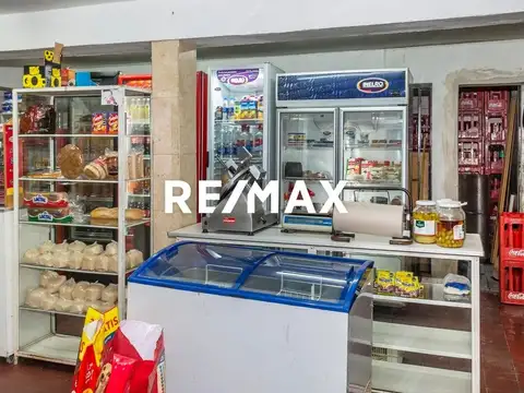 Casa 8 ambientes con 2 baños