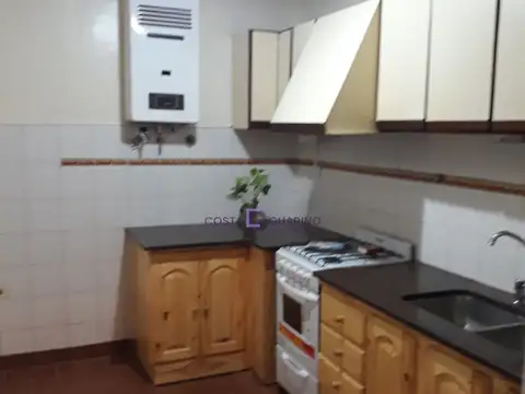 Depto Tipo Casa en Alquiler en Lomas del Mirador, $ 600.000