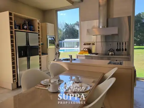 Casa en Venta con 2 cocheras