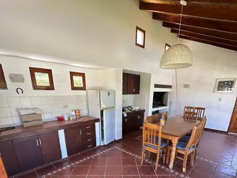 Casa 9 ambientes con 4 baños