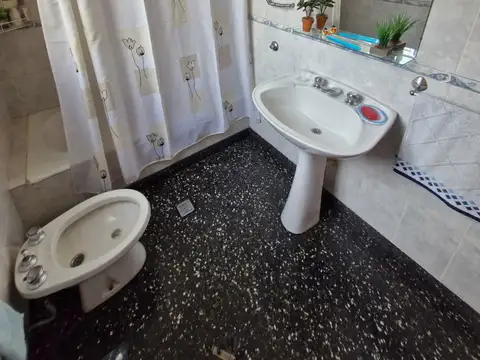 Casa 3 ambientes con 2 baños