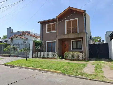 Venta Casa con gran parque en Turdera