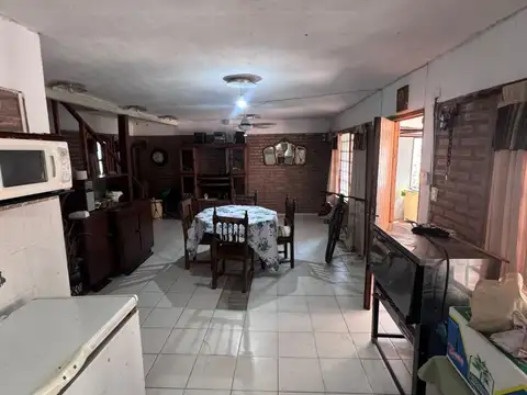 Casa 5 ambientes con 2 baños
