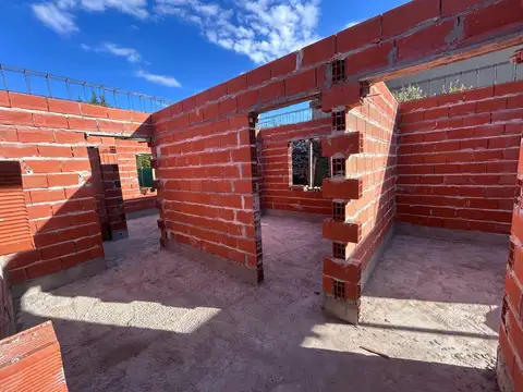 VENTA CASA 4 AMBIENTES A ESTRENAR EN CONSTRUCCION  PISCINA  BARRIO PRIVADO CARDALES VILLAGE APTO CRE