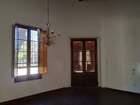 Casa 6 ambientes con 2 baños