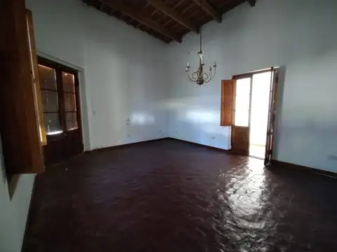 Casa en Alquiler con 1 cochera