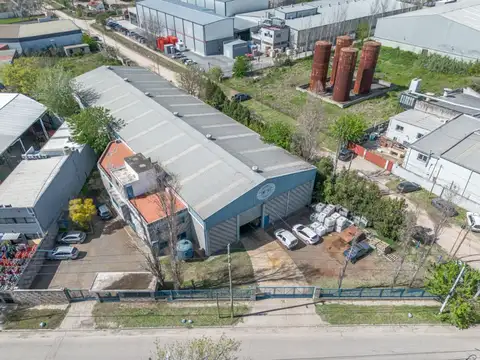 VENTA DEPOSITO TRIANGULO 2900 METROS ZONIF. INDUS