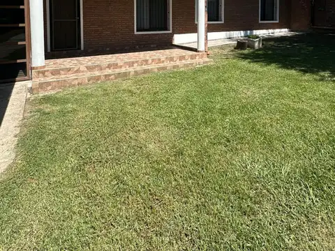CASA 2 DORM EN VENTA 200MTRS DEL RIO EN CARLOS PAZ