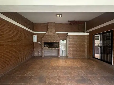 CASA 2 DORM EN VENTA 200MTRS DEL RIO EN CARLOS PAZ