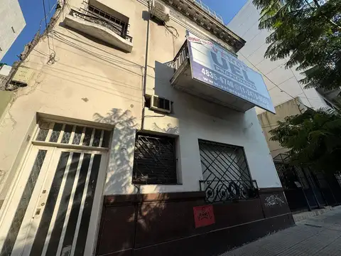 Terreno en venta a media cuadra de la UADE.