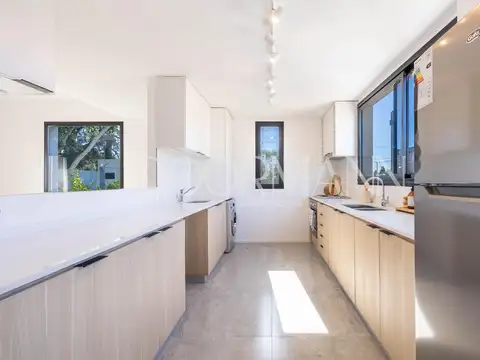 Casa 4 ambientes con 2 baños