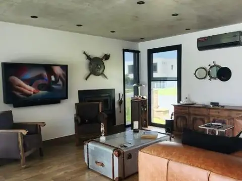 Casa en Venta - Barrio Náutico Canal