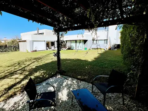 Av Arturo illia  al 1515