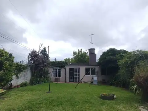 venta 4 ambientes casa con parque y cochera