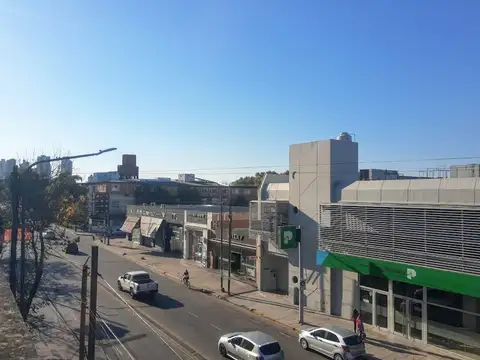 Casa 7 ambientes con 2 baños