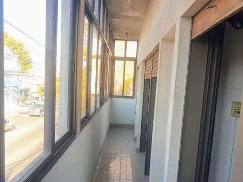 CASA EN VENTA EN TEMPERLEY CON JARDIN Y 2 LOCALES