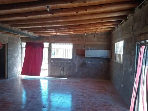 Casa 2 ambientes con 1 baño