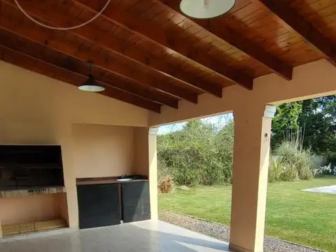 Casa en Alquiler con 1 cochera
